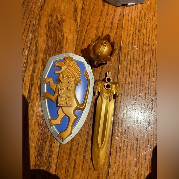 Lego 8796 Castle Knights Kingdom KING MATHIAS replacement pieces - Picture 1 of 5